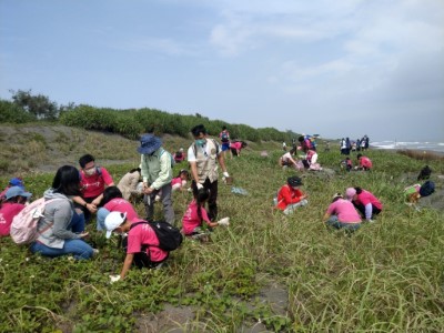 接力守護宜蘭海岸 學生合力種下小樹苗 (5)